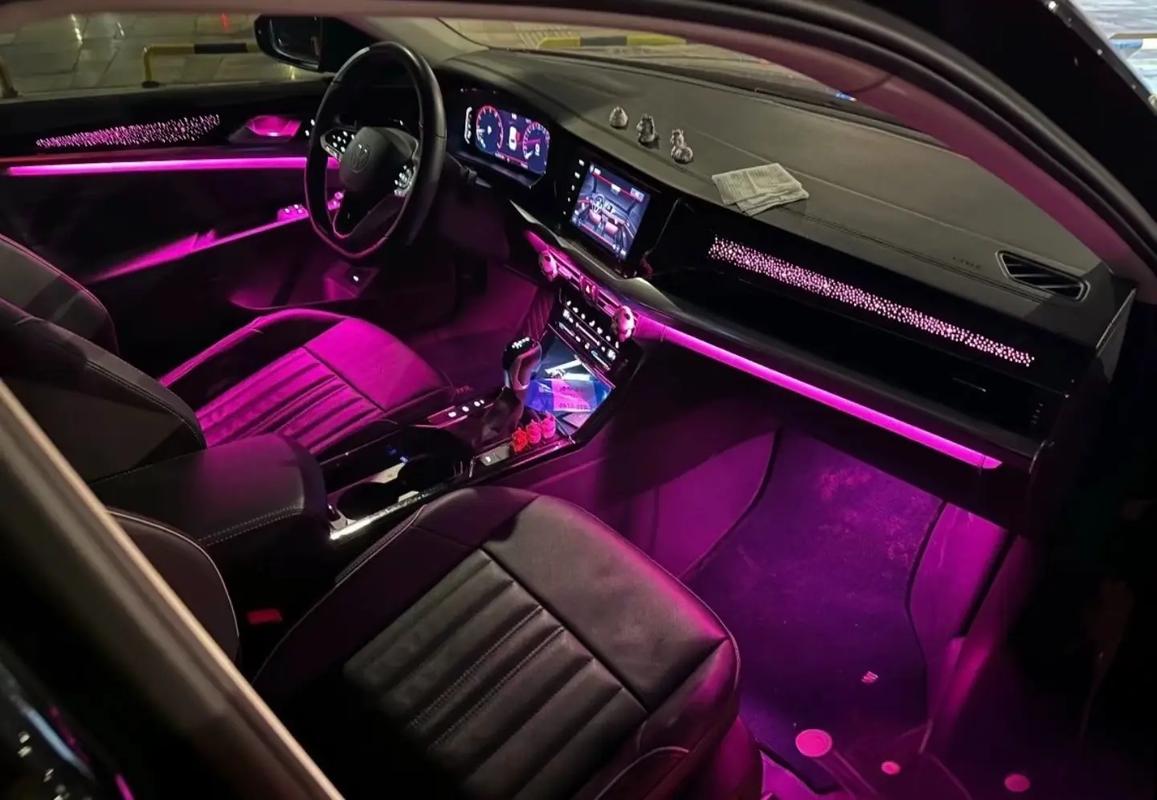 帕萨特330星空精英版／帕萨特330星空精英版有氛围灯吗