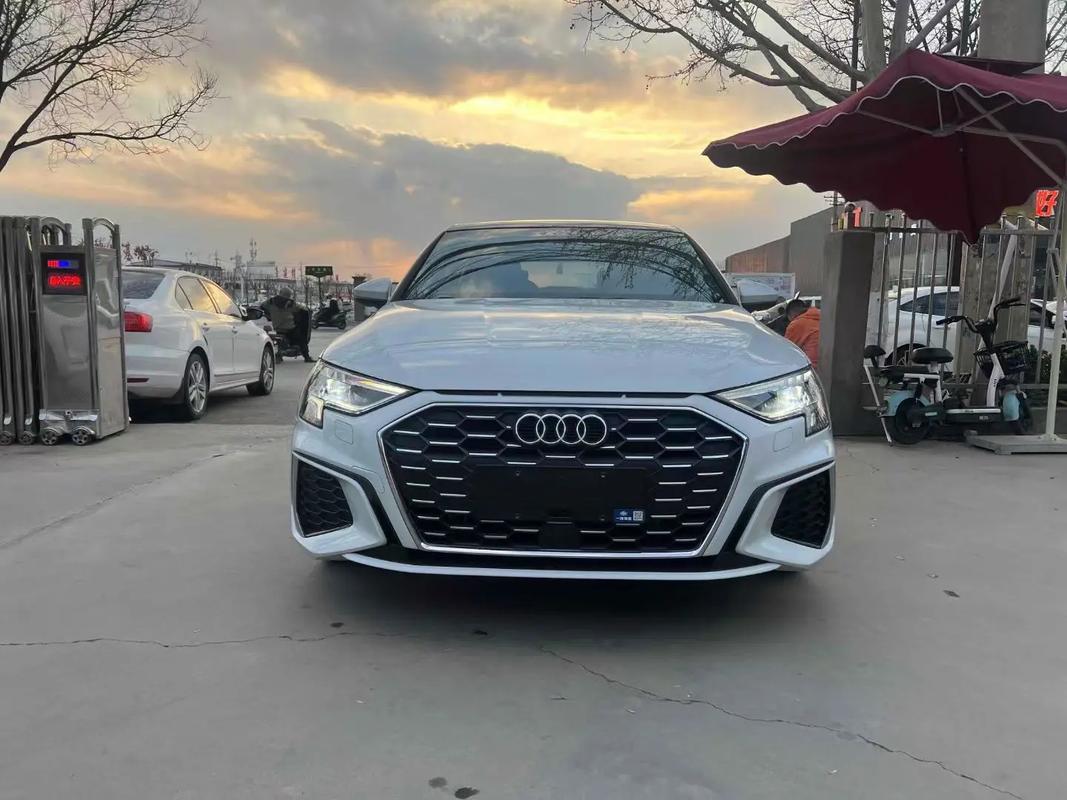 奥迪a3三厢2022款,奥迪a3三厢价格 时尚型