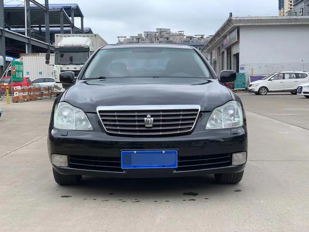 皇冠汽车多少钱(09年皇冠25二手车价格)