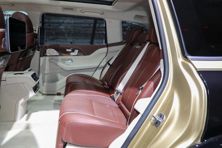 奔驰迈巴赫内饰 奔驰迈巴赫内饰后排