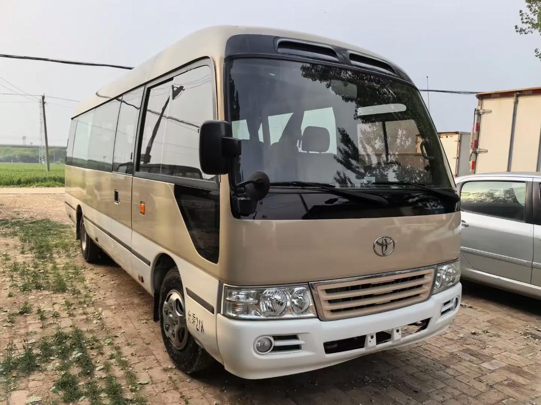 【丰田柯斯达和考斯特是一款车吗,丰田柯斯达与考斯特的区别】