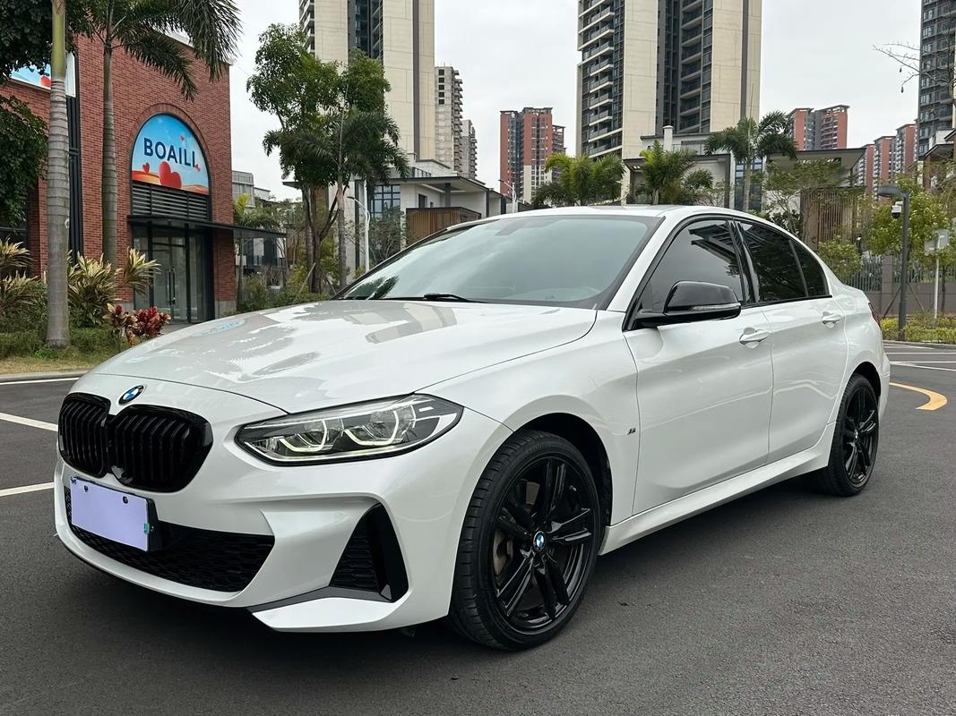 宝马1系适合什么人开(宝马一系适合女生开吗？)