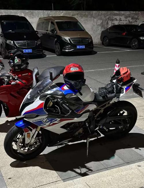 宝马双r摩托车价格(宝马双r1000摩托车报价)