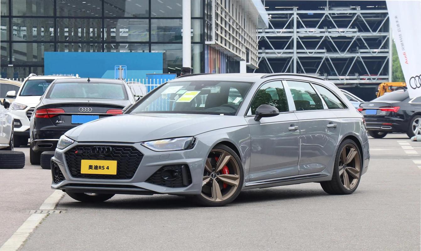 奥迪rs4多少钱新车／奥迪rs4多少钱新车值得买